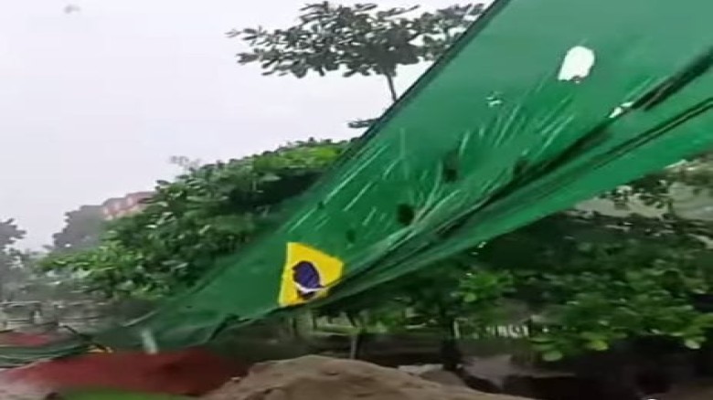 পটিয়ায় বাতাসে লন্ডভন্ড ব্রাজিলের ৩শ মিটারের পতাকা