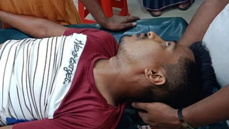 অটোরিকশায় এসে রাস্তায় দাঁড়িয়ে থাকা যুবককে মুহুর্মুহু গুলি