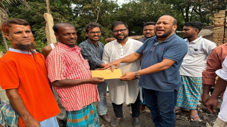 চন্দনাইশ বরকলে অগ্নিকাণ্ডে ক্ষতিগ্রস্ত ৮ পরিবারকে চন্দনাইশ স