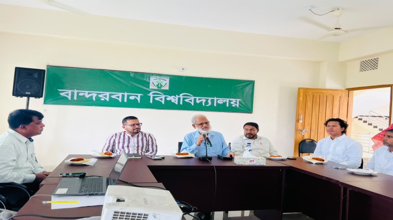 লোহাগাডায় কর্মরত সাংবাদিকদের সাথে বান্দরবান বিশ্ববিদ্যালয়ে