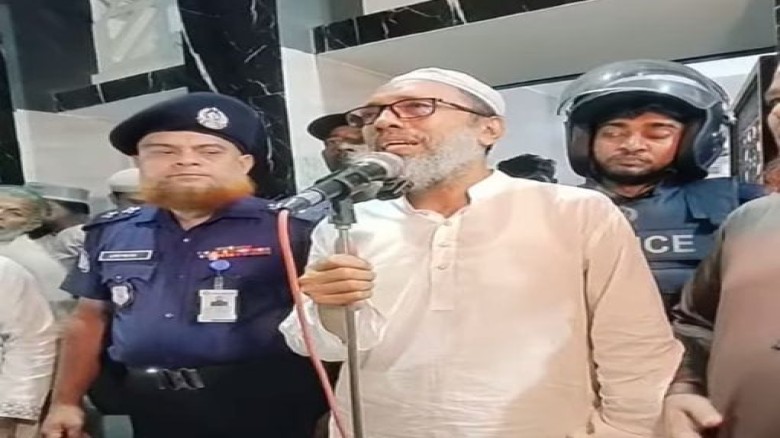 পটিয়ায় প্যারোলে মুক্তি পেয়ে মায়ের জানাজায় সাবেক মেয়র আইয়ুব ব