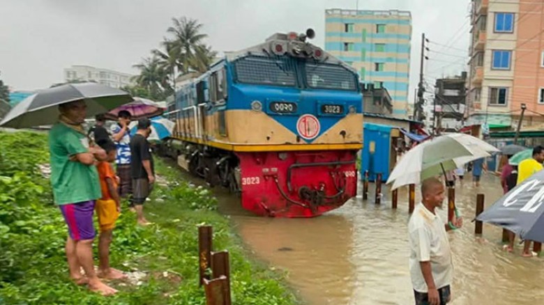 চট্টগ্রামে রেললাইন তলিয়ে দুই ট্রেন আটকা, ভোগান্তিতে হাজারো য