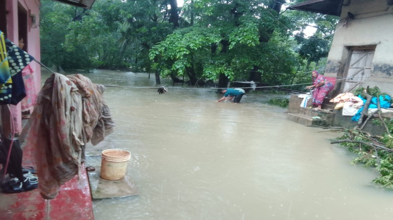 পটিয়ায় প্রবল বর্ষণে জলাবদ্বতায় পৌরবাসী