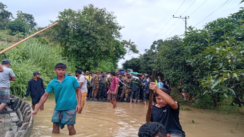 সেনাবাহিনীর উদ্যোগে সাজেকে আটকে পড়াদের মধ্যে ৭৮ জন পর্যটকের