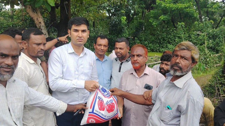 কর্ণফুলীতে টানা বৃষ্টি, পানিবন্দি ১০ হাজার মানুষ