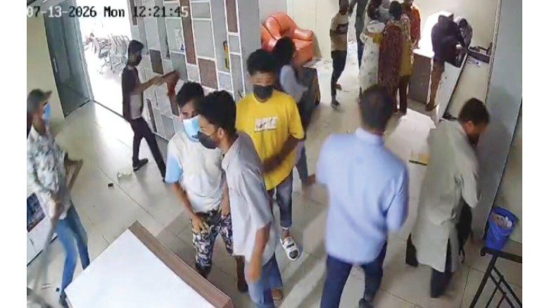 চাঁদা না দেওয়ায় ব্যবসা প্রতিষ্ঠানে হামলা, লুট