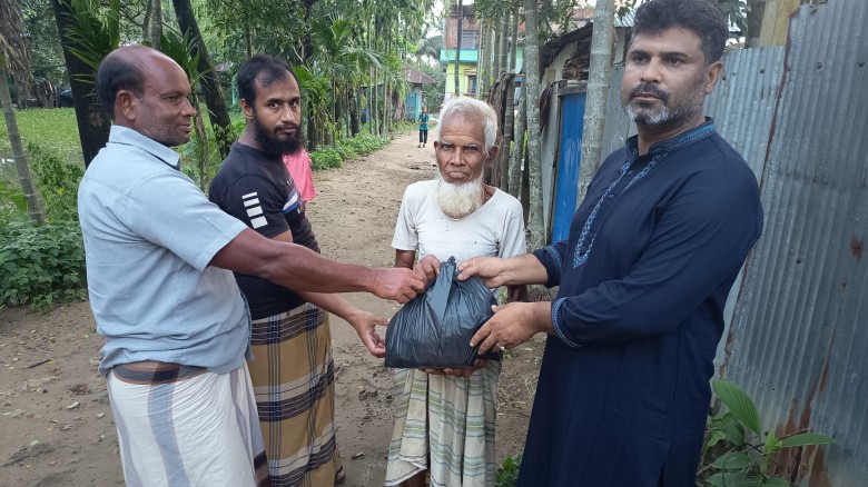 বন্যাদুর্গতদের পাশে ন্যাশনাল এন্টারপ্রাইজ: মো. নাজিমুল হক চৌ