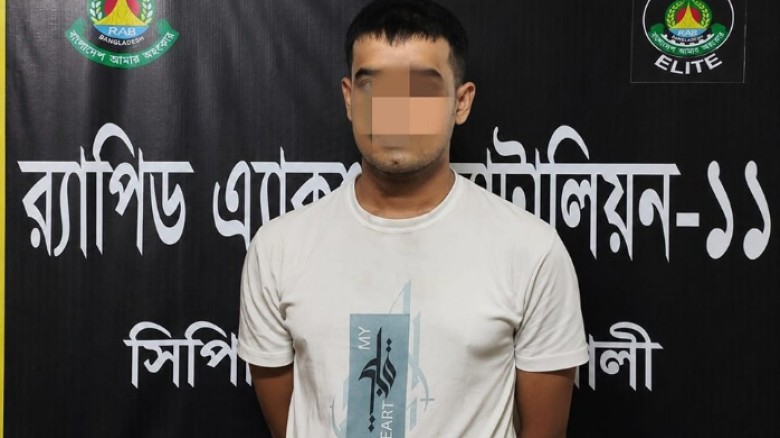 দাদাকে গুলি করায় আগ্নেয়াস্ত্রসহ নাতি গ্রেফতার