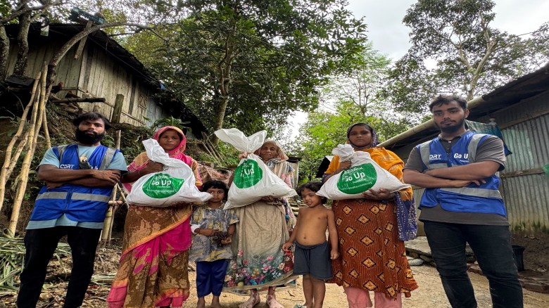 চারশত পরিবারের পাশে 'গো-আপ ফাউন্ডেশন'