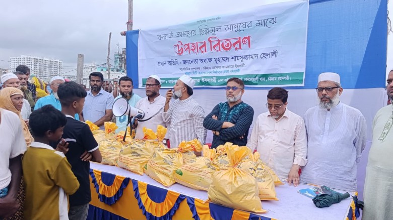 কোতোয়ালী থানার ৩৫ নং বক্সির হাট ওয়ার্ডে বন্যার্তদের মাঝে জাম