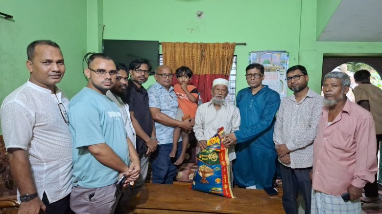 নিহত  দিদারের পরিবারে সমবেদনা জানাতে প্রেস ক্লাব নেতৃবৃন্দ