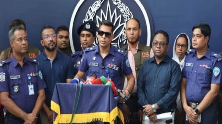 পটিয়ায় ডিবি পুলিশের অভিযানে দূর্গম পাহাড় থেকে বিপুল অস্ত্র স