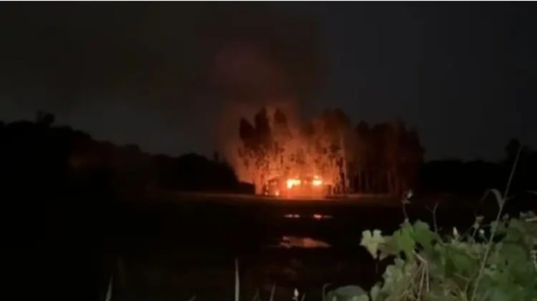 পটিয়ায় মাদকের আস্তানায় জনতার আগুন