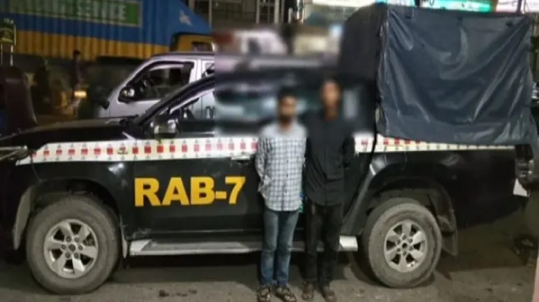 বাসের গোপন চেম্বার থেকে ইয়াবা উদ্ধার, চালক-হেলপার আটক