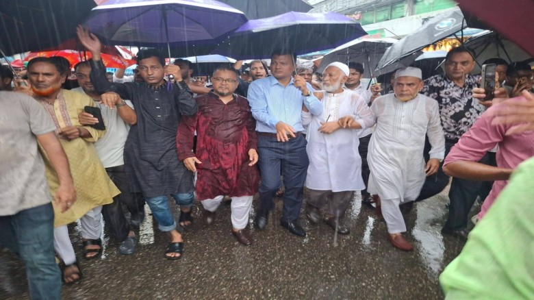 পটিয়ায় বিএনপির গণতন্ত্রের বিজয় মিছিলে বৃষ্টিতে হাজারো মানুষে