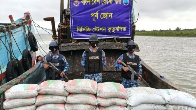 মিয়ানমারে পাচারকালে ৩০০ বস্তা সিমেন্ট-সার জব্দ