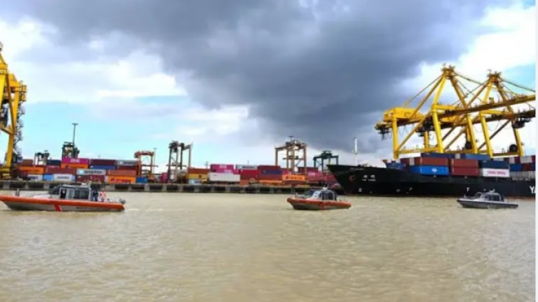 চট্টগ্রাম বন্দরে জাহাজ থেকে নামতে গিয়ে রশি ছিঁড়ে আহত ক্যাপ্ট