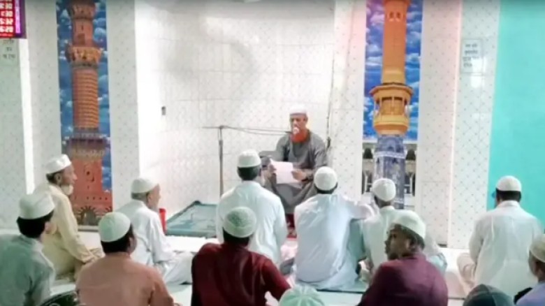 মাদকের বিস্তার ঠেকাতে এলাকায় মাদকসেবীদের দাফন না করার ঘোষণা