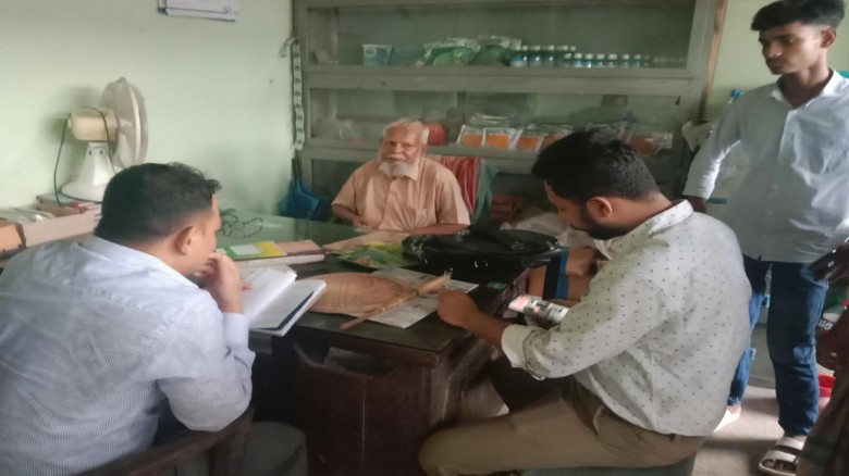 চন্দনাইশে নির্ধারিত মূল্যের বেশি দামে সার বিক্রি, ডিলারকে ২০
