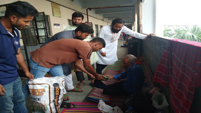 চট্টগ্রাম মেডিকেলে টিম ডিএসসির নীরব মানবিক উদ্যোগ