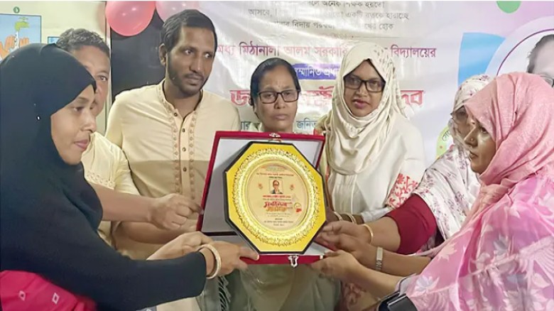 ৪২ বছর শিক্ষার আলো ছড়িয়ে লক্ষী রানীর অশ্রুসিক্ত বিদায়