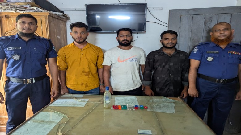 খাগড়াছড়িতে আবাসিক হোটেলে অভিযান, ইয়াবা সেবনের সরঞ্জামসহ গ্