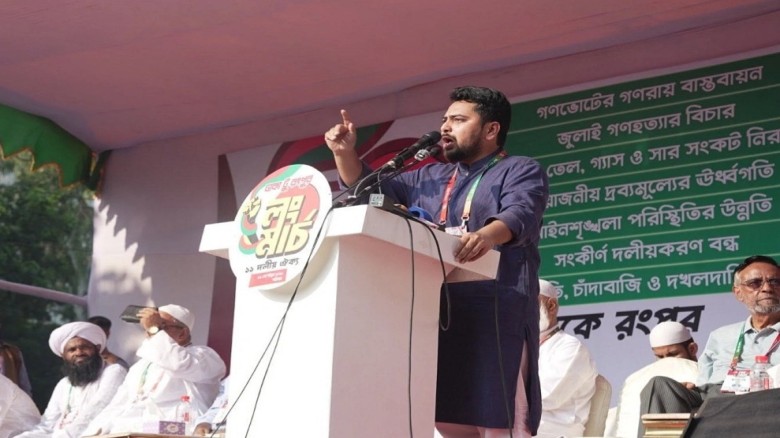হেলিকপ্টারে পালাবেন, না সম্মানের সঙ্গে যাবেন’