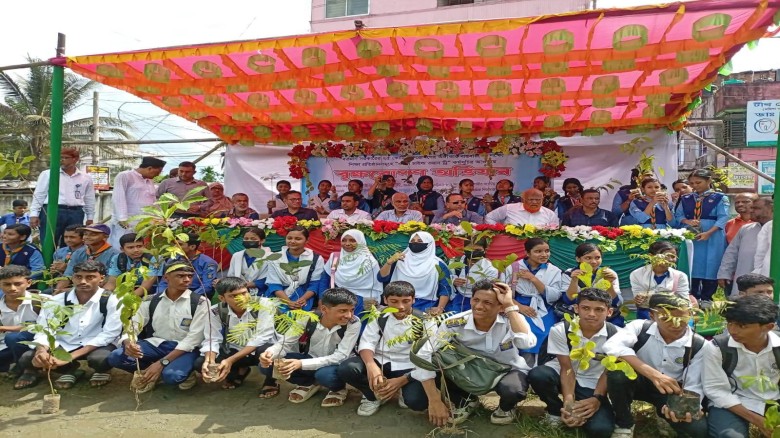 চট্টগ্রাম শিক্ষা বোর্ডের ‘ওয়ান চাইল্ড, ওয়ান ট্রি’ কর্মসূচির 