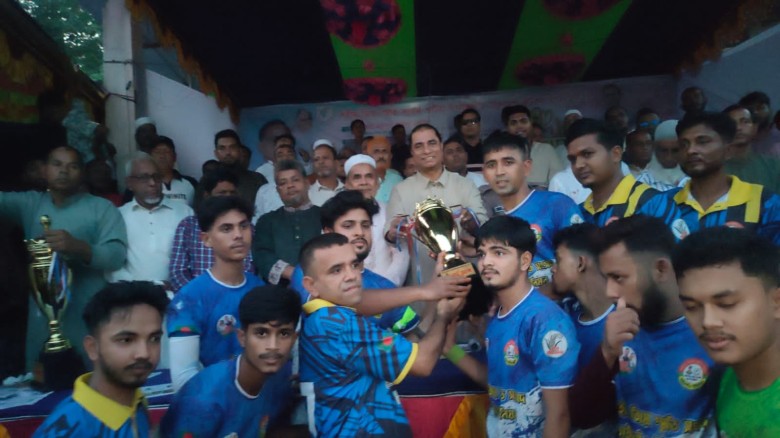 পটিয়ায় শহীদ জিয়া স্মৃতি সংসদ ফুটবল টুর্নামেন্টে ভাটিখাইন চ্য
