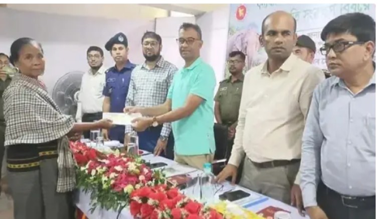 হাতির আক্রমণে ক্ষতিগ্রস্ত ৬৬ পরিবার পেল ২১ লাখ টাকা