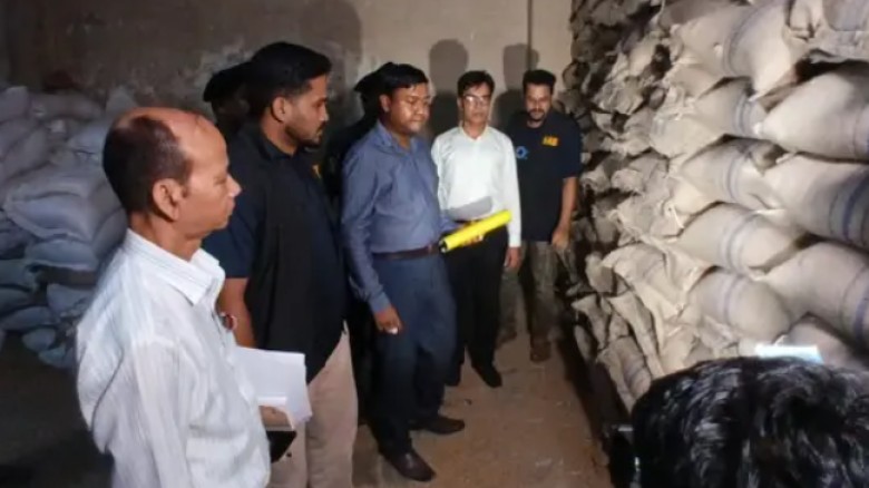 লাইসেন্স ছাড়াই ১২০ টন গম মজুত, ফ্লাওয়ার মিলকে ৩ লাখ টাকা জরি