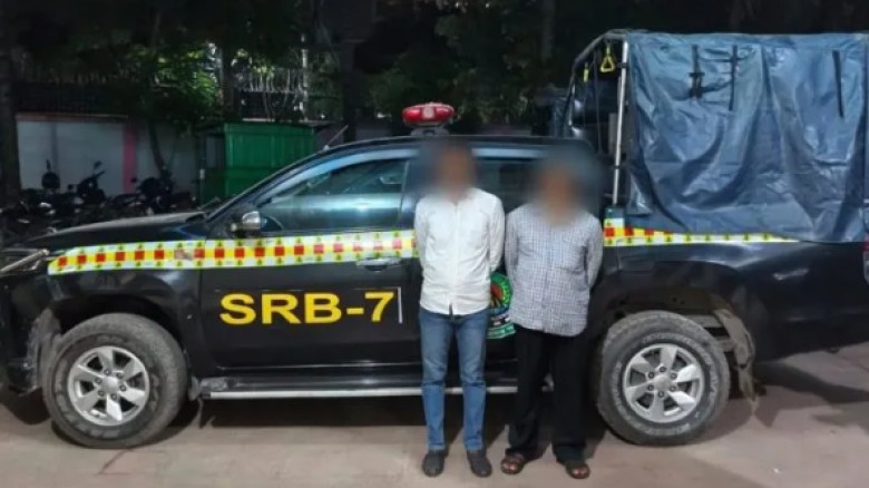 ৮০ লাখ টাকার কাপড় নিয়ে উধাও, চট্টগ্রামে দু’জন ধরা