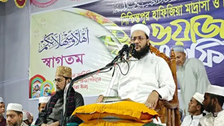 ‘সাংবাদিকদের কুত্তার মতো পেটানো দরকার’ মন্তব্য করে সমালোচনায়