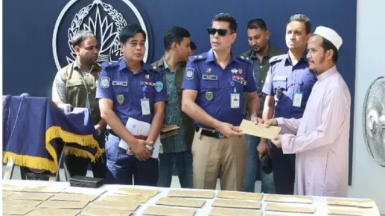 হারিয়ে যাওয়া ১০৭ মোবাইল মালিকদের হাতে তুলে দিলেন এসপি মাসুদ