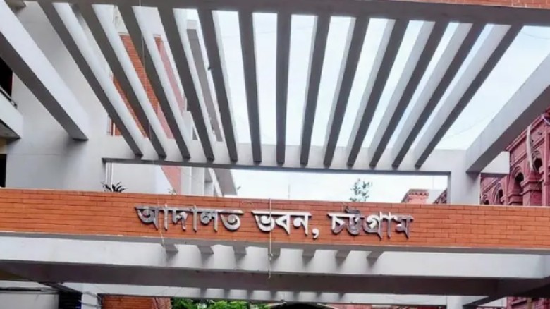 বিচারকের সামনে অস্বাভাবিক আচরণ, ২ বছরের নিষেধাজ্ঞা আইনজীবীর