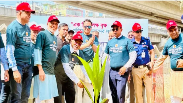 চট্টগ্রামে এক দিনে এক লাখ গাছ রোপণ, অংশ নিলেন ১৫ হাজার মানুষ